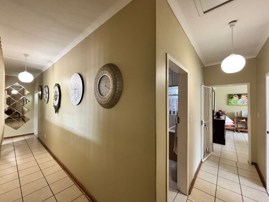 6 Bedroom Property for Sale in Flamwood North West